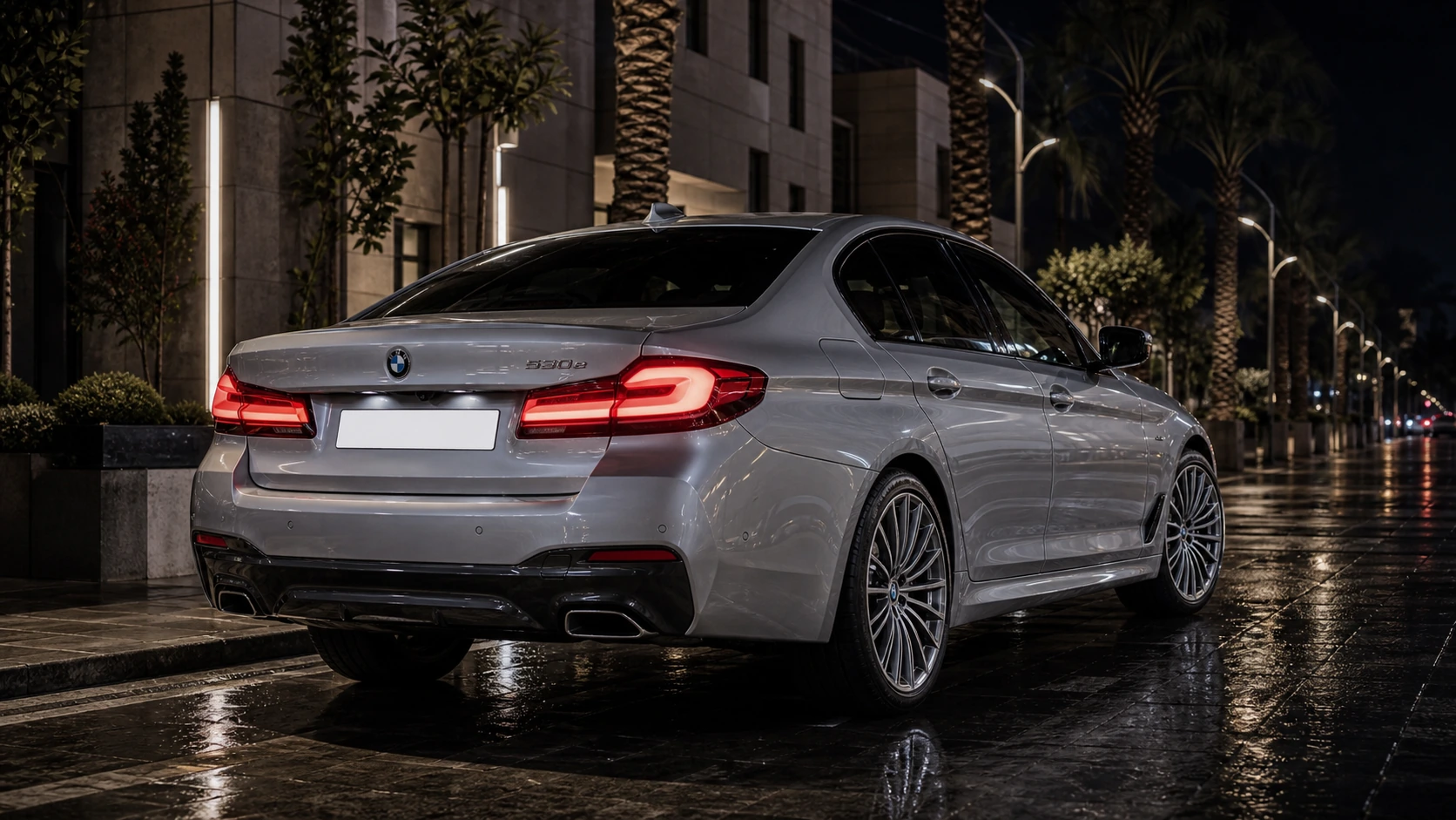 2019 BMW 530e M Sport at an Amman boulevard night arrival